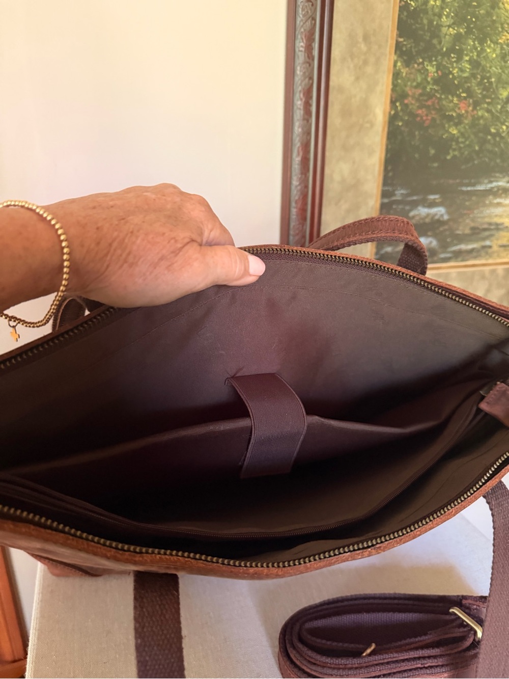 Classic Brown Leather Tote Bag - Versatile Everyday Carry - Picture 4 of 8